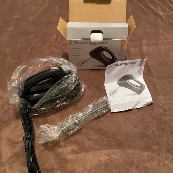 Toastmaster 5-speed Hand Mixer. Brand New in Box. - Picture 4 of 6